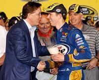 <!--vBET_SNTA--><!--vBET_NRE-->约翰逊举步维艰之际，再次，和 Keselowski 邮轮到冠军-brad11-e1353300361832-jpg