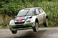 Шчаслівага прызямлення: як скакаць ралійны аўтамабіль-skoda-art-jumping-1-jpg
