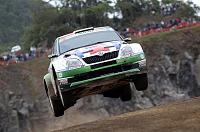 Šťastných pristátí: ako skákať rally auta-skoda-art-jumping-8-jpg