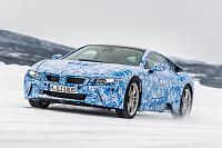 Первый едет в BMW i8 гибридный спортивный автомобиль и все электрических i3-bmw-i8-first-ride-gh334-jpg